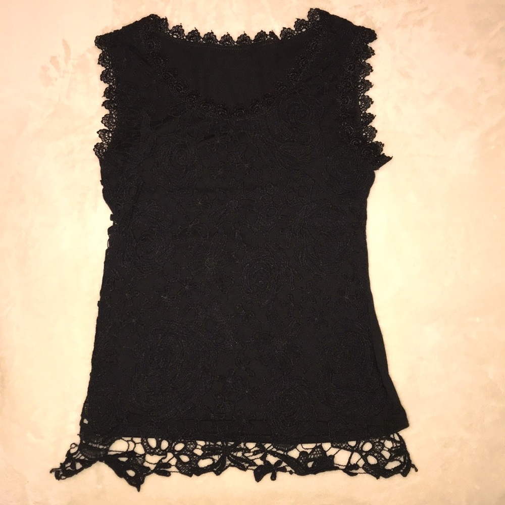 Woman’s black laced shirt